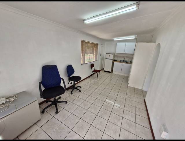 97M² OFFICE TO LET IN PARKDENE